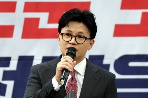 지난 11일 오후 광주 서구 홀리데이인 광주호텔에서 열린 김화진 국민의힘 전남도당 위원장 취임식에서 한동훈 전 대표가 축사하고 있다. [사진 출처 = 연합뉴스]