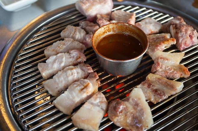 외국산 돼지고기를 제주산인 것처럼 속이는 등 원산지를 거짓 표시한 제주 음식점이 대거 경찰 수사선상에 올랐다. 제주산 돼지고기 참고 이미지./사진=게티이미지뱅크