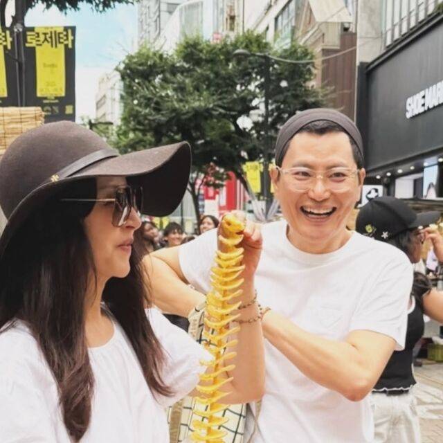 모델 겸 방송인 서정희가 연하의 남자친구 건축가 김태현 씨와 데이트를 즐기고 있다./서정희 소셜미디어