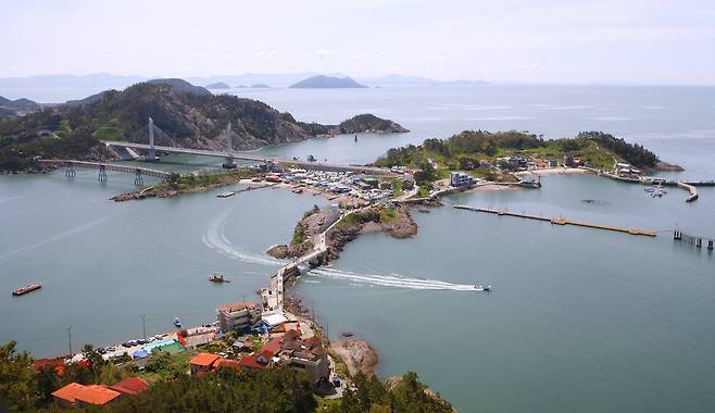 “우리는 차 몰고 섬 여행 간다” 대장봉에서 본 고군산군도와 연륙-연도교들