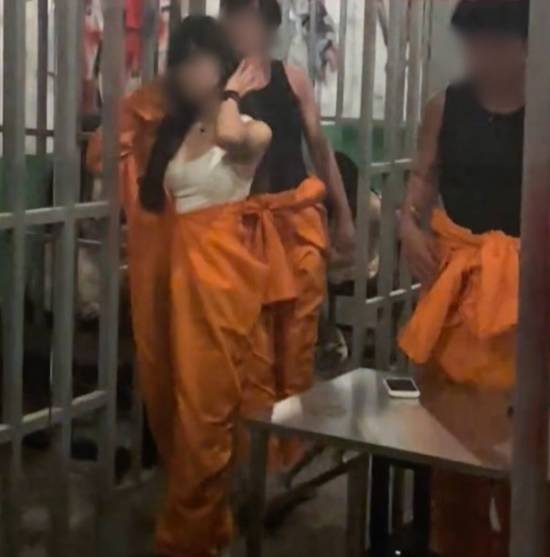 중국에서 인기몰이 중인 감옥 풍의 술집 내부 모습. [위챗 캡처]