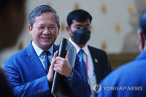 의회 도착한 훈 마네트 캄보디아 총리 [AP 연합뉴스]