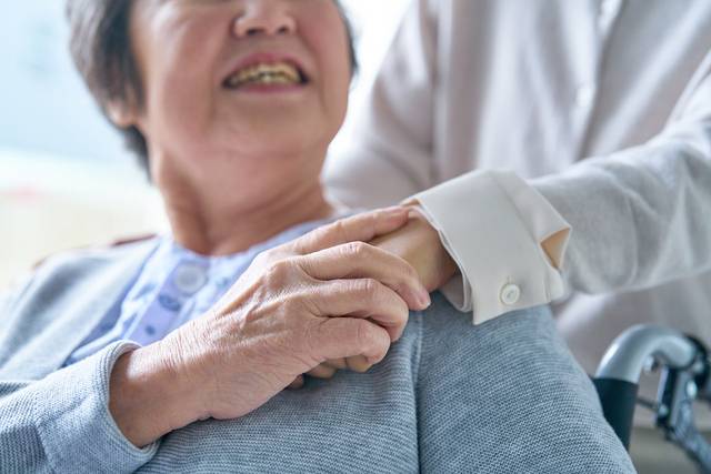 전국 24개 대학이 외국인 요양보호사 양성을 위한 교육기관으로 선정했다. 사진은 기사의 특정 사실과 관련 없음. 게티이미지뱅크