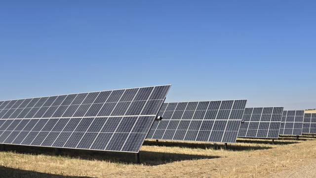 중부발전이 스페인 톨레도 인근에서 운영하고 있는 태양광 발전소 전경. 사진=주재현 기자
