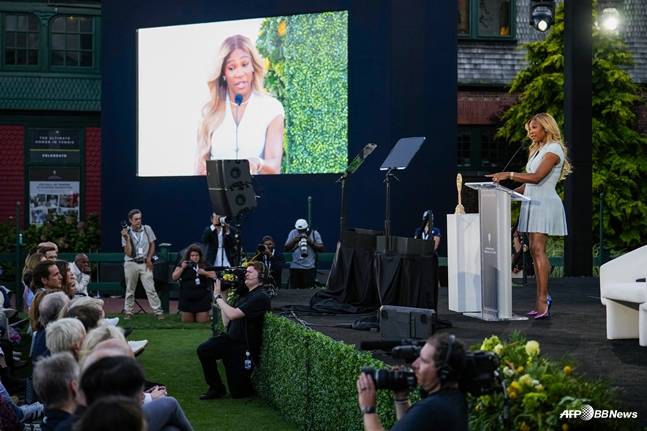 세레나 윌리엄스가 헌사를 남기고 있다. /AFPBBNews=뉴스1