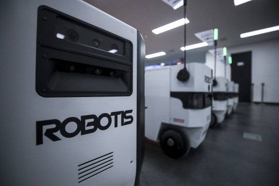 로보티즈가 2022년 제작한 자율주행 배달로봇 ‘일개미’. 뉴시스