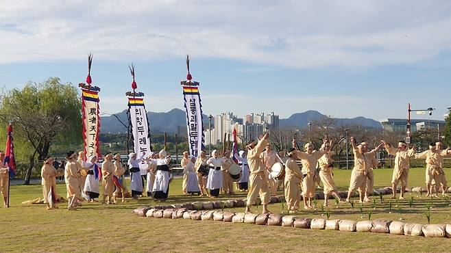 의왕문화원의 '의왕두레농악' 공연 모습. 사진=의왕시청