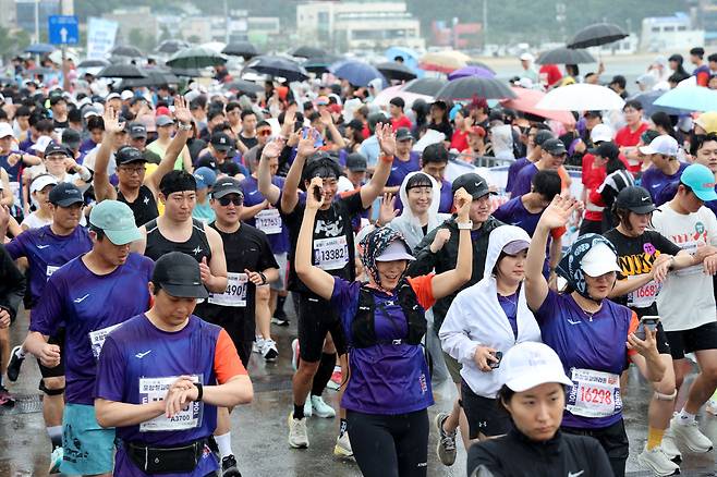 러닝부터 외모 관리, 정신 건강 관리까지 다양한 영역에서 ‘미코노미(Me+Economy)’ 트렌드가 확산하고 있다.(사진은 지난 6월 개최된 철강마라톤 모습) /경북매일 DB