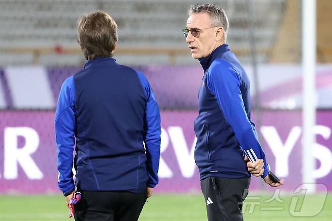 우즈베키스탄 대표팀 지휘봉을 잡을 가능성이 높은 파울루 벤투 감독. ⓒ AFP=뉴스1