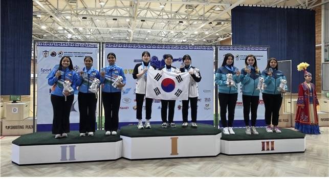 제16회 아시아사격선수권 25m 권총 여자 주니어부 단체전에서 금메달을 따낸 김예진-원채은-한승현(왼쪽부터). 사진 | 대한사격연맹