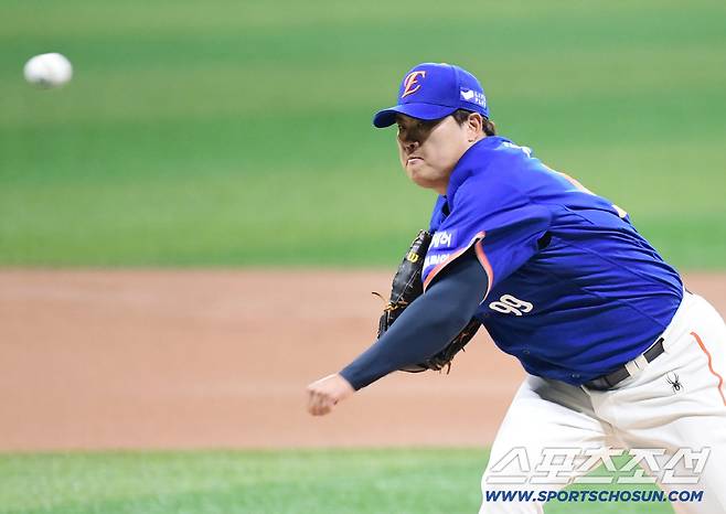 26일 고척돔에서 열린 KBO리그 키움과 한화의 경기. 선발 투구하고 있는 한화 류현진. 고척=송정헌 기자songs@sportschosun.com/2025.08.26/