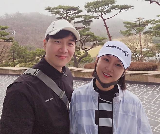 아나운서 출신 방송인 도경완(왼쪽)과 가수 장윤정./인스타그램