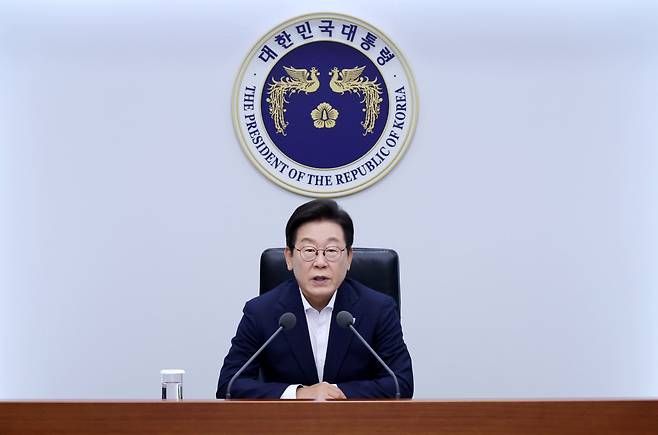 이재명 대통령이 14일 서울 용산 대통령실 청사에서 열린 5차  수석·보좌관 회의에서 발언하고 있다./ 연합뉴스