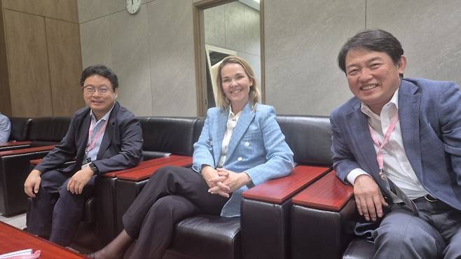 왼쪽부터 손종우 KAIST 생명과학과부 교수, 줄리 브로에&nbsp;오노레 노보 노디스크 한국법인 선임이사, 송민호 KAIST 의과학대학원 교수.&nbsp;박정연 기자 hesse@donga.com