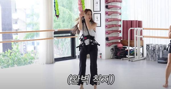 번지 피트니스를 배우고 있는 소유의 모습./사진=소유 유튜브 채널