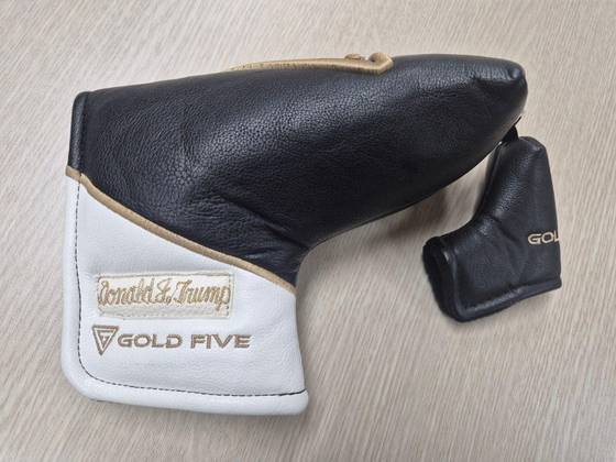 미국의 45대, 47대 대통령 역임 차수와 트럼프 대통령 성함을 각인한 국산 골드파이브 수제 맞춤형 퍼터, 사진 대통령실