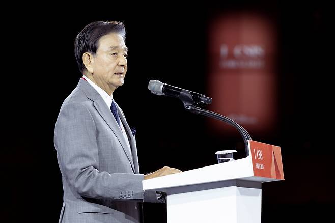 JoongAng Holdings Chairman Hong Seok-hyun delivers the opening remarks for the 14th JoongAng-CSIS Forum at the Shilla Hotel in Jung District, central Seoul, on Aug. 26. [JEON MIN-KYU]