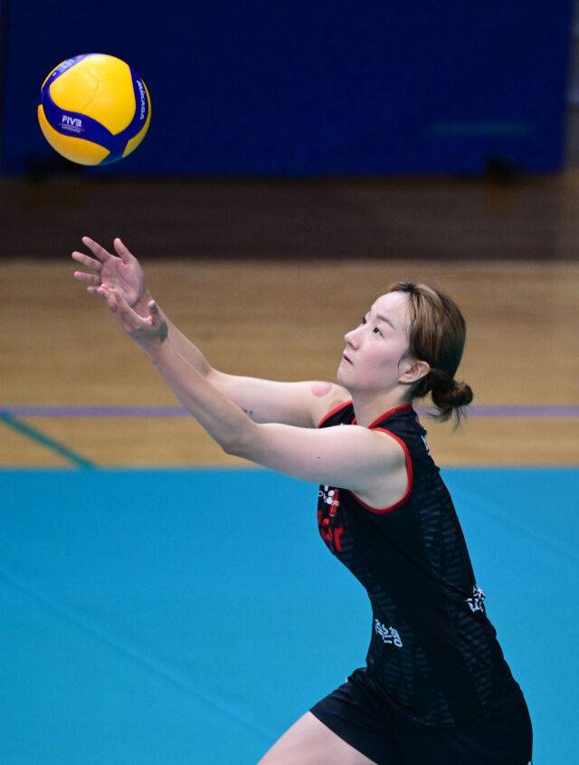 서브를 구사하는 박수빈./KOVO