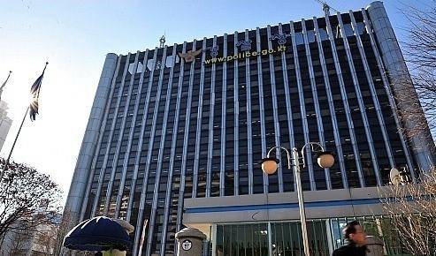 경찰청이 내달 1일부터 운전면허 진위 확인 시스템을 개선하면서 갱신 기간이 지난 운전면허증은 본인확인 서비스 이용에 제한받게 된다. [연합]