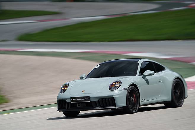 포르쉐 911 GTS