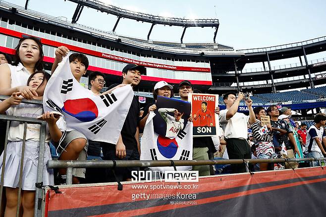 ▲ 이제 시선은 손흥민의 LAFC 홈 데뷔전에 쏠린다. LAFC는 오는 31일 홈에서 샌디에이고 FC를 상대로 경기를 치른다. 현재 손흥민 합류 이후 무패 행진을 이어가며 서부 콘퍼런스 5위(승점 41점)에 올라있어 홈에서 승리가 기대된다.