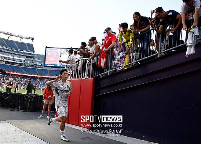 ▲ 이제 시선은 손흥민의 LAFC 홈 데뷔전에 쏠린다. LAFC는 오는 31일 홈에서 샌디에이고 FC를 상대로 경기를 치른다. 현재 손흥민 합류 이후 무패 행진을 이어가며 서부 콘퍼런스 5위(승점 41점)에 올라있어 홈에서 승리가 기대된다.
