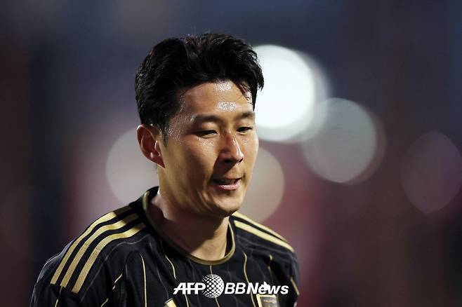 로스앤젤레스(LA)FC 손흥민이 지난 24일 FC댈러스전에서 프리킥 득점으로 미국 프로축구 메이저리그사커(MLS) 데뷔골을 터뜨린 뒤 세리머니를 하고 있다. /AFPBBNews=뉴스1