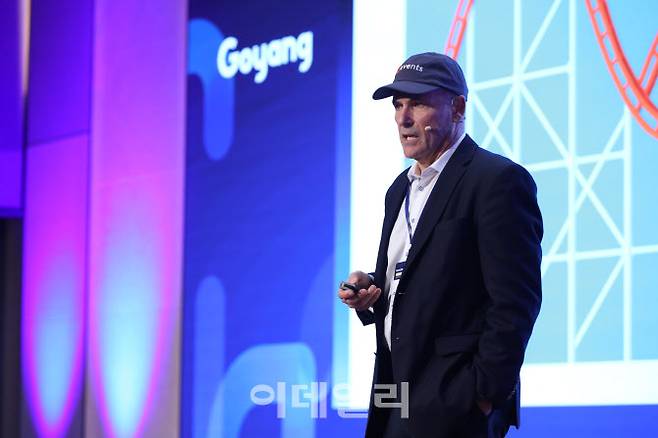 데이비드 블랜스필드 노스스타 트래블 그룹 수석부회장이 기조연설을 하고 있다. (사진=고양컨벤션뷰로)