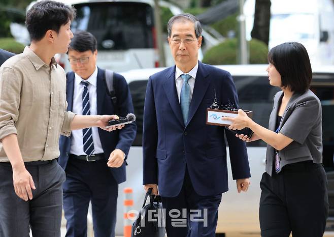 내란 행위 방조 혐의를 받는 한덕수 전 국무총리가 27일 오후 서울 서초구 서울중앙지방법원에서 열린 구속 전 피의자 심문(영장실질심사)에 출석하고 있다. (사진=이데일리 노진환 기자)