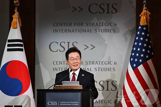 이재명 대통령이 25일(현지시간) 미국 워싱턴 DC 전략국제문제연구소(CSIS)에서 연설을 하고 있다. ⓒ 로이터=뉴스1 ⓒ News1 신웅수 기자