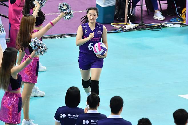 남은빈 코치가 일본 여자프로배구 도레이에서 지도자 수업을 받는다. (KOVO 제공)