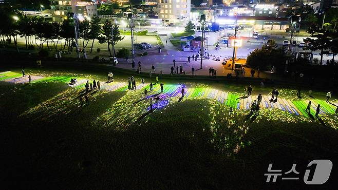 빛의 바다 속초 전경.(속초시 제공, 재판매 및 DB 금지) 2025.8.27/뉴스1