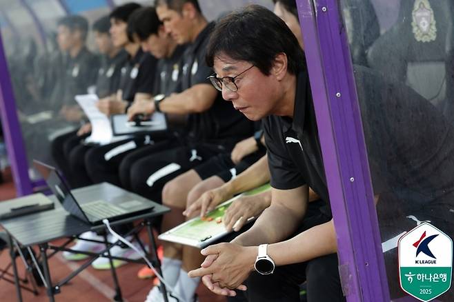 황선홍 감독. 사진 | 한국프로축구연맹