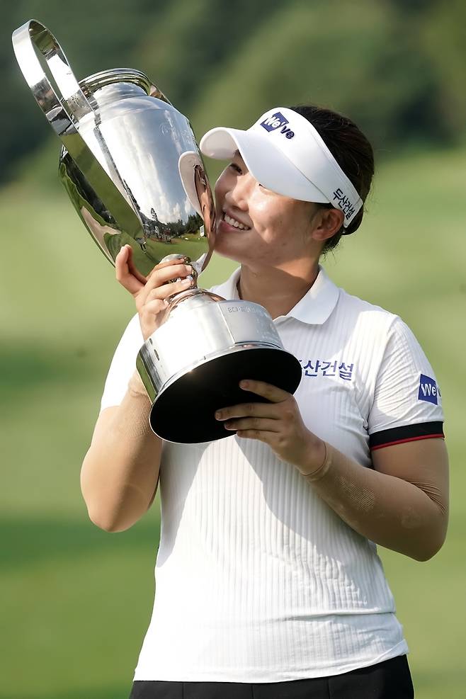 김민솔이 24일 경기도 포천에 위치한 포천힐스CC에서 열린 ‘BC카드·한경 레이디스컵’에서 생애 첫 우승을 차지했다. 사진 | 두산건설