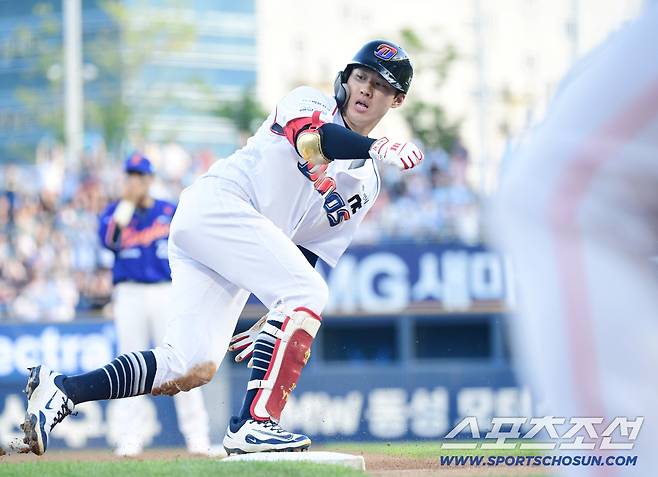 15일 창원NC파크에서 열린 NC와 한화와 경기. 1회 1타점 3루타를 날린 NC 최원준. 창원=송정헌 기자songs@sportschosun.com/2025.08.15/