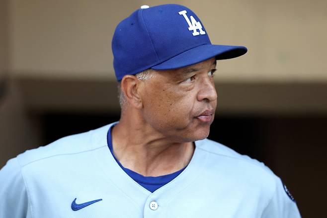 데이브 로버츠 LA 다저스 감독이 트리플A에서 재활 등판을 하고 있는 사사키 로키에 대해 최고의 퍼포먼스를 보여달라고 주문했다. 빅리그 복귀가 곧 이뤄질 가능성은 희박하다. AFP연합뉴스