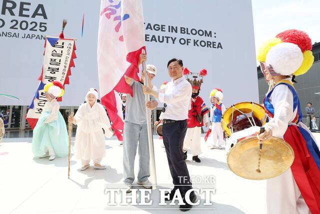 26일부터 이틀간 일본을 방문 중인 김관영 전북도지사가 오사카에서 열리는 '2025 오사카 엑스포'를 찾아 전북 홍보관을 둘러보고 임실필봉농악단과 이시카와현 토라노스케 공연팀의 합동 공연 및 한국관 시찰 등 다양한 국제 교류 활동과 올림픽 유치 활동을 펼치고 있다. /전북도