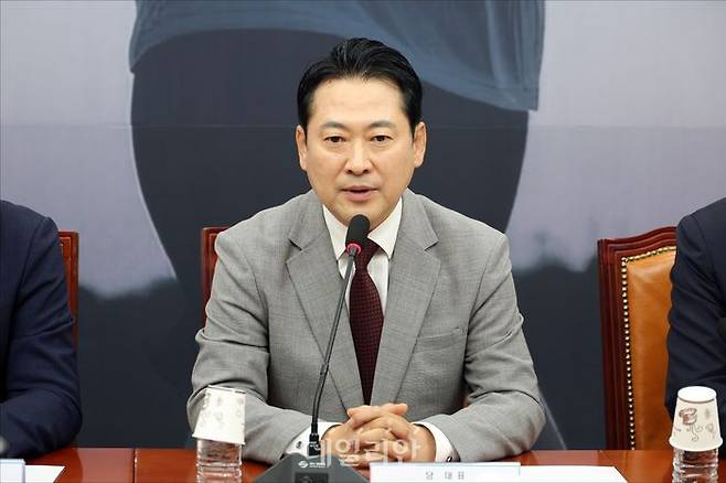 장동혁 국민의힘 대표가 27일 오전 국회에서 열린 국민의힘 최고위원회의에서 모두발언을 하고 있다. ⓒ데일리안 홍금표 기자