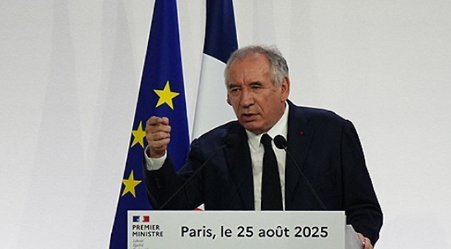 프랑수아 바이루 프랑스 총리가 25일 파리에서 기자회견을 하고 있다. ⓒAP/연합뉴스