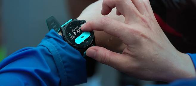 러닝워치 뉴런.보이스캐디 제공