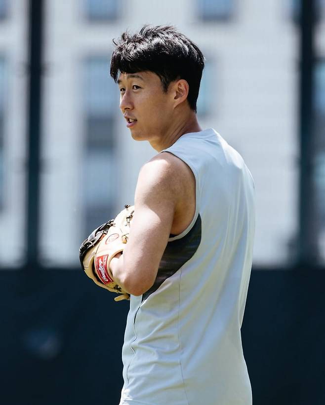 26일 LAFC SNS에 게시된 시구 연습을 하고 있는 손흥민의 모습. 그는 오는 27일 LA 다저스타디움에서 시구자로 나선다. 사진=LAFC SNS