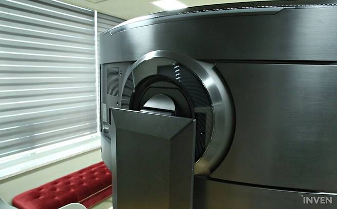 ▲ 삼성 오디세이의 상징적인 디자인의 베사홀