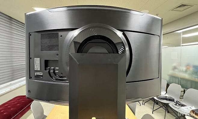 ▲ 모니터 후면 모습