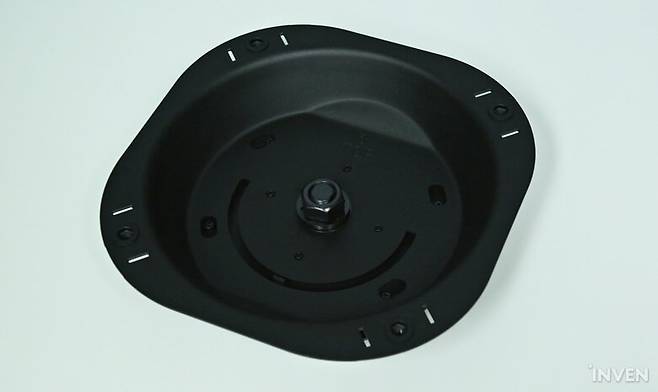 ▲ 세숫대야..는 아니고 월 마운트 브라켓입니다