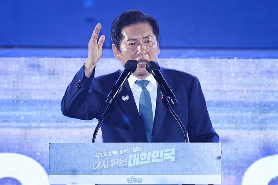 정청래 더불어민주당 신임 당대표가 8월 2일 경기 고양시 킨텍스에서 열린 제2차 임시전국당원대회에서 당대표 수락 연설을 하고 있다. 임현동 기자