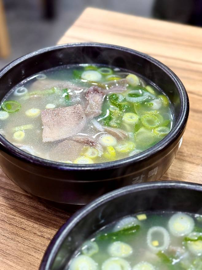 강릉 중앙시장을 70여 년간 지켜온 광덕시장의 소머리국밥. 사진=박소윤