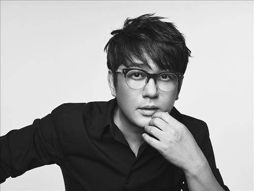 가수 신승훈. 도로시컴퍼니 제공