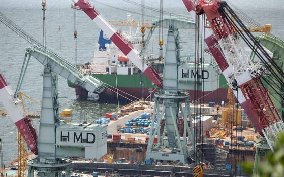 A view of the export dock at HD Hyundai Mipo in Dong District, Ulsan, on Aug. 25 [NEWS1]