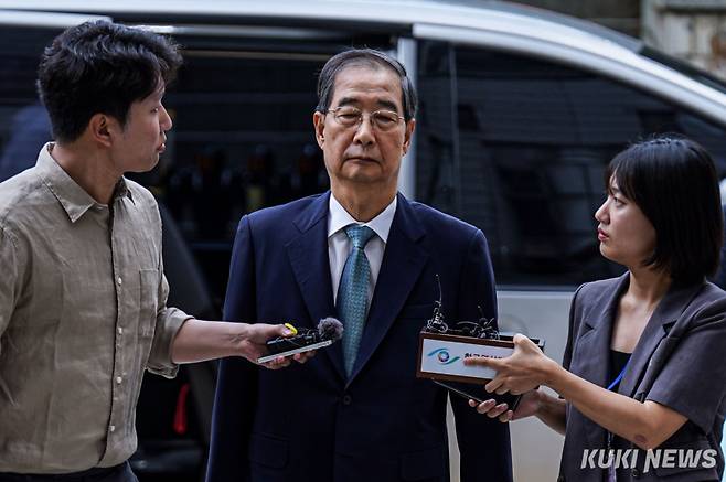 한덕수 전 국무총리가 27일 서울중앙지법에서 열린 구속 전 피의자 심문(영장실질심사)을 받기 위해 출석하고 있다. 유희태 기자&nbsp;&nbsp;