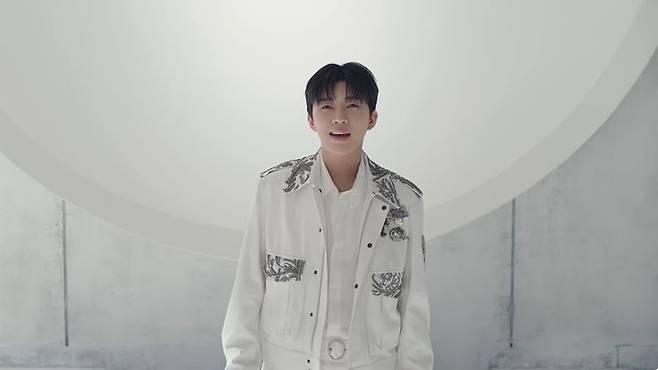 [서울=뉴시스] 가수 임영웅의 신곡 '순간을 영원처럼' 뮤직비디오 티저 영상. (사진=물고기뮤직 제공) 2025.08.27. photo@newsis.com *재판매 및 DB 금지